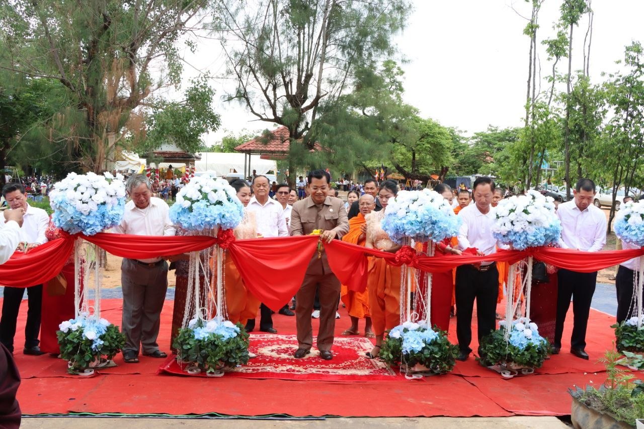 អភិបាលស្រុកកំពង់ស្វាយ អញ្ជើញក្នុងពិធីសម្ពោធដាក់ឱ្យប្រើប្រាស់នូវអាគារសិក្សា១ខ្នង០៥បន្ទប់ និងសមិទ្ធផលនានា
